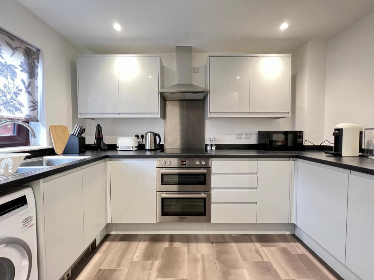 Modern 2 Bed Townhouse Just Outside City Walls With Free Private Parking York Exterior photo