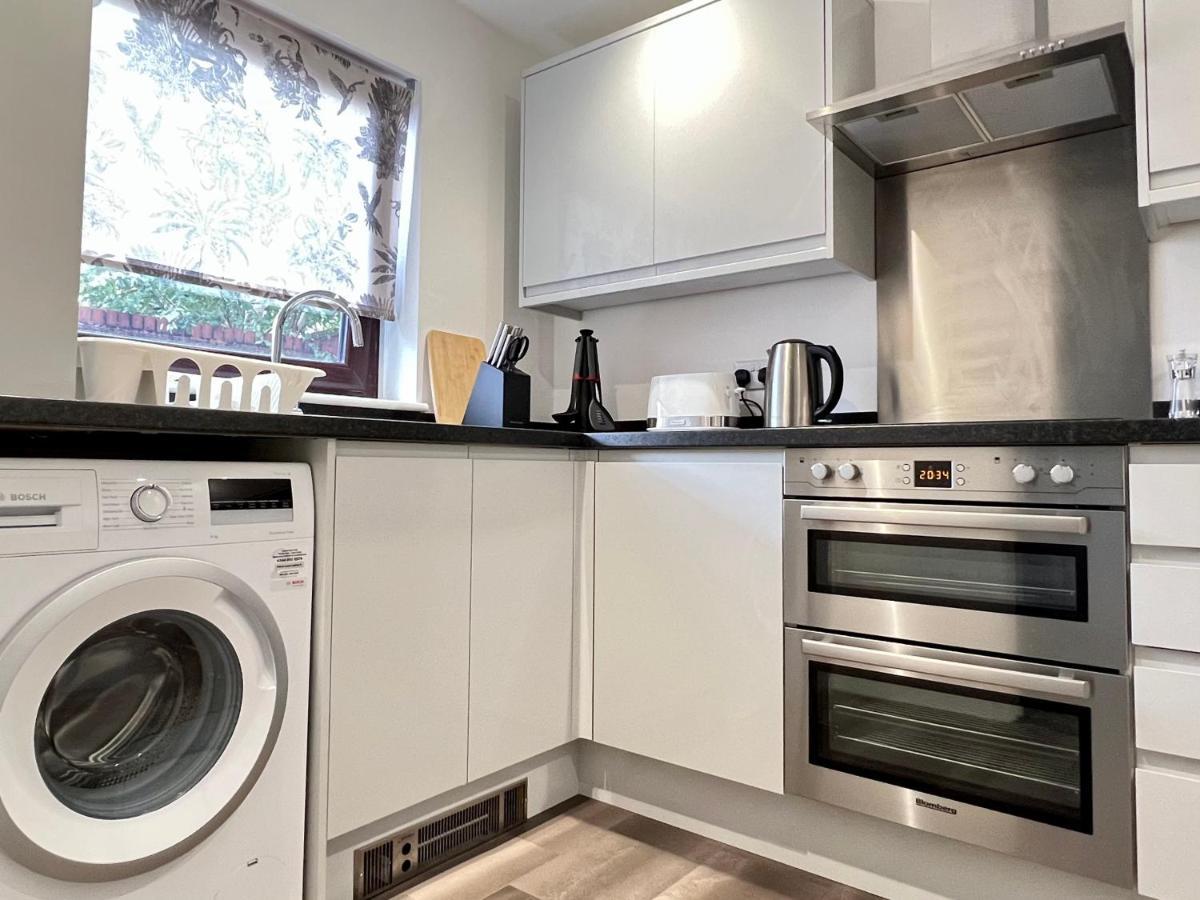 Modern 2 Bed Townhouse Just Outside City Walls With Free Private Parking York Exterior photo